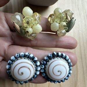 VTG 2 Pair Clip Earrings 1 Inch Bead Faux Pearl Porcelain Cluster Hong‎ Kong
